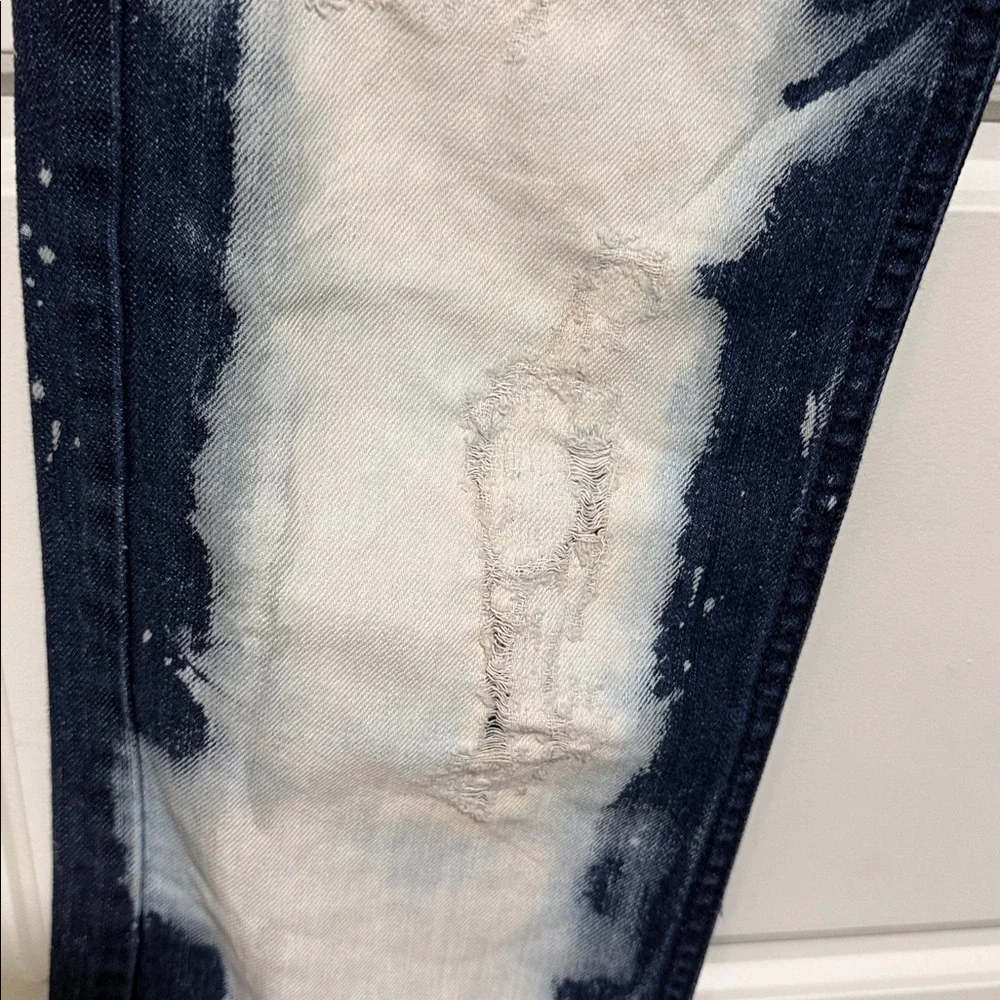 BKE distressed Jake 32x32 distressed straight leg normcore jeans